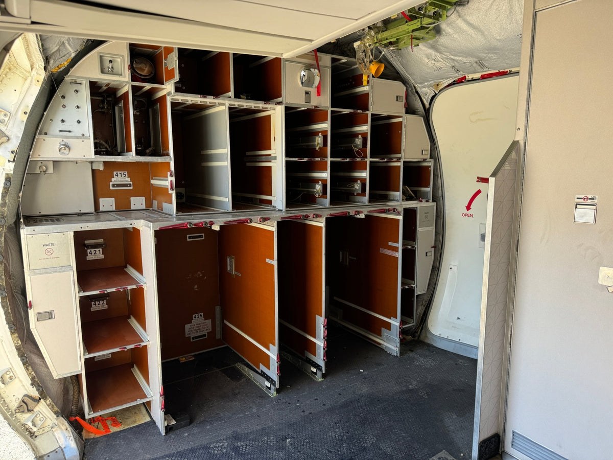 Boeing 737-500 Film Set Prop - FlightFlix™
