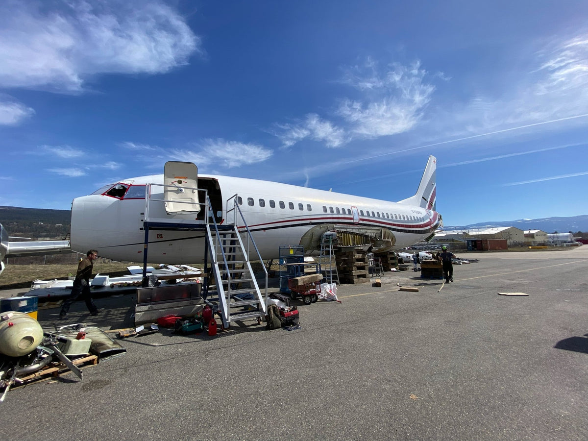 Boeing 737-500 Film Set Prop - FlightFlix™
