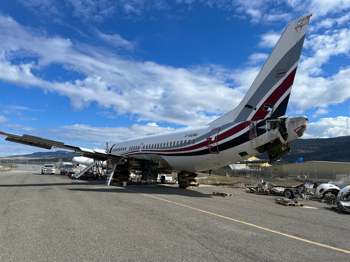 Boeing 737-500 Film Set Prop - FlightFlix™