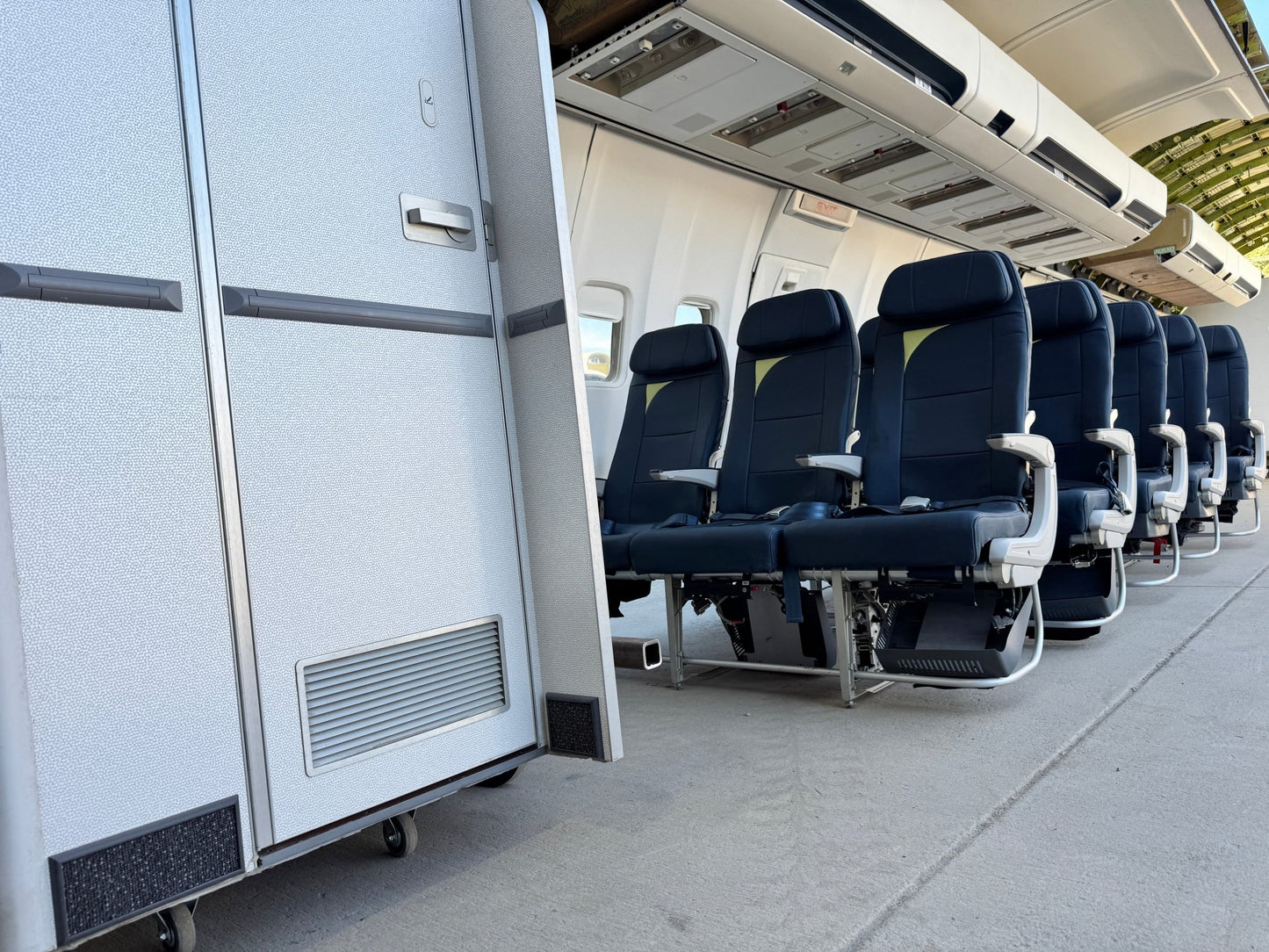 Boeing 737 Cabin Film Set Prop - FlightFlix™