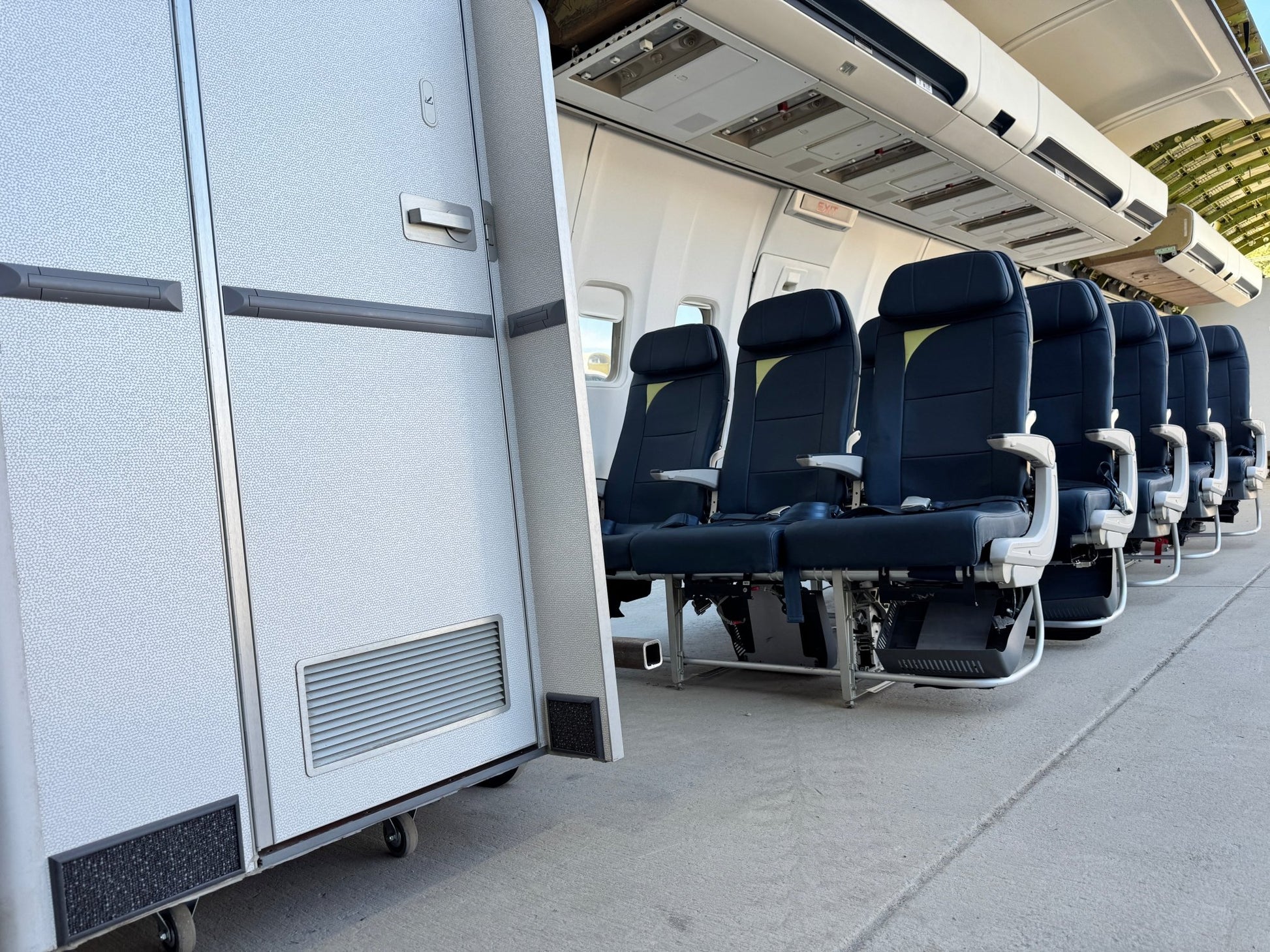 Boeing 737 Cabin Film Set Prop - FlightFlix™