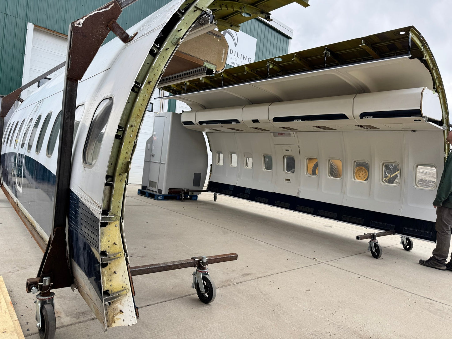 Boeing 737 Cabin Film Set Prop - FlightFlix™