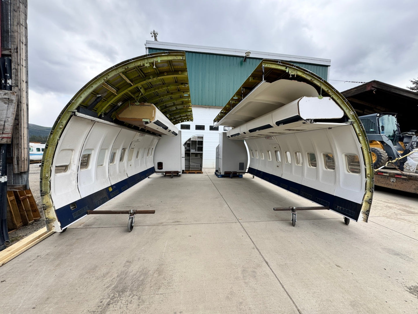 Boeing 737 Cabin Film Set Prop - FlightFlix™