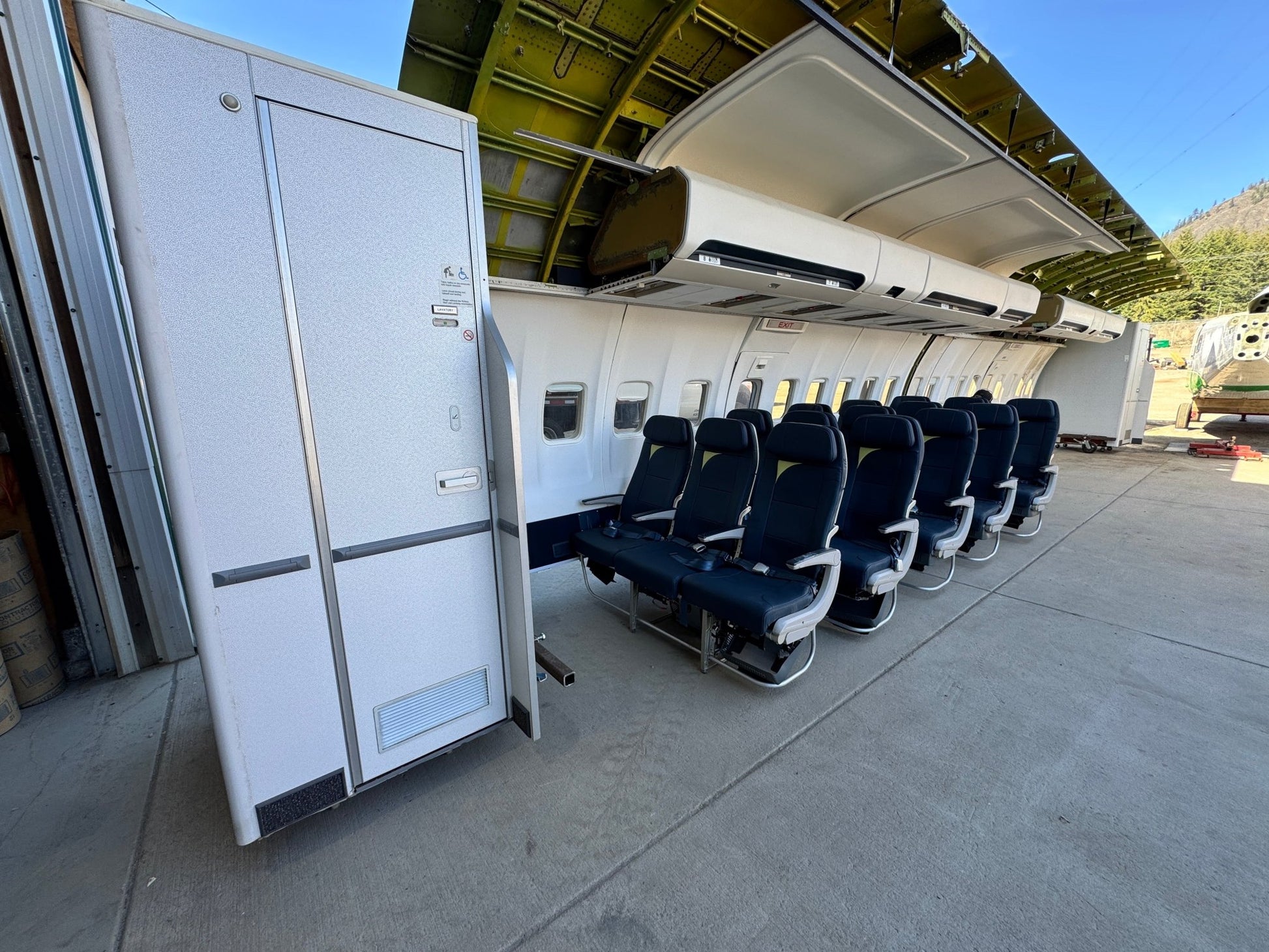 Boeing 737 Cabin Film Set Prop - FlightFlix™